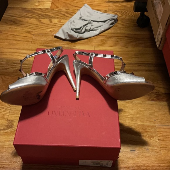 Valentino - Picture 5 of 5